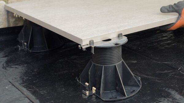 A10125 Pedestal Edging Base & Head Clip