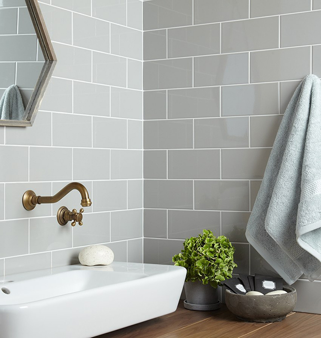 Glossy grey bathroom splashback